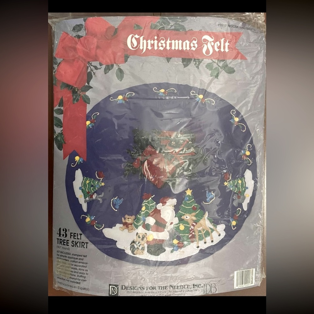 Designs 43” felting tree skirt kit #9917 Woodland Santa